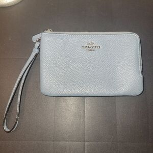 EUC Coach pebbled leather wristlet double zip